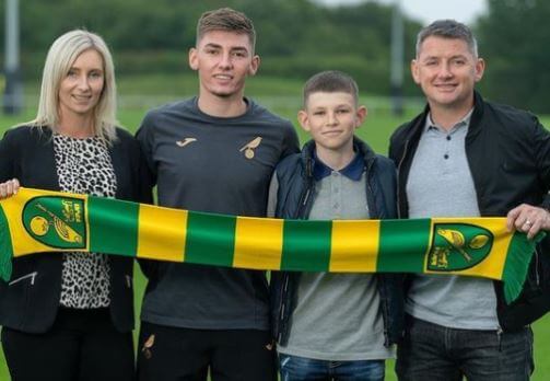 Billy Gilmour with his family at the time of unveiling.